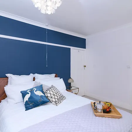 Charming 1930s Family Beach With Sea Views Holiday home