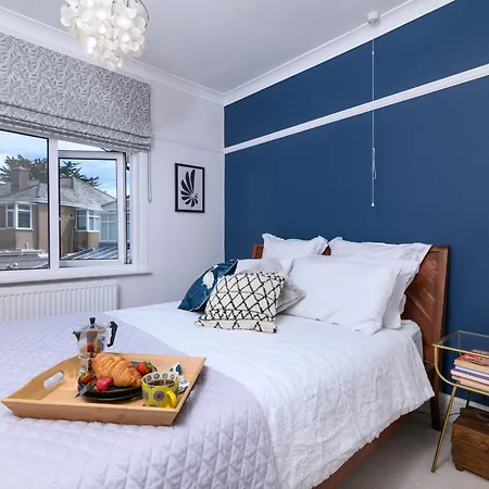 Charming 1930s Family Beach With Sea Views *