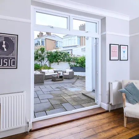 Charming 1930s Family Beach With Sea Views Falmouth