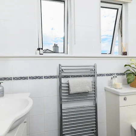 Holiday home Charming 1930s Family Beach With Sea Views