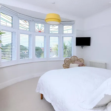 Charming 1930s Family Beach With Sea Views * Falmouth