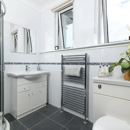 Charming 1930s Family Beach With Sea Views Holiday home